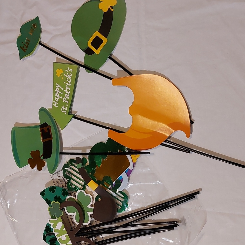St Patrick's Day Party In A Box EUC - Picture 10 of 11